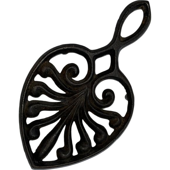 Vintage Cast Iron Trivet Leaf Fan Scroll Pattern Small‎ Rustic Kitchen Decor - Picture 1 of 5